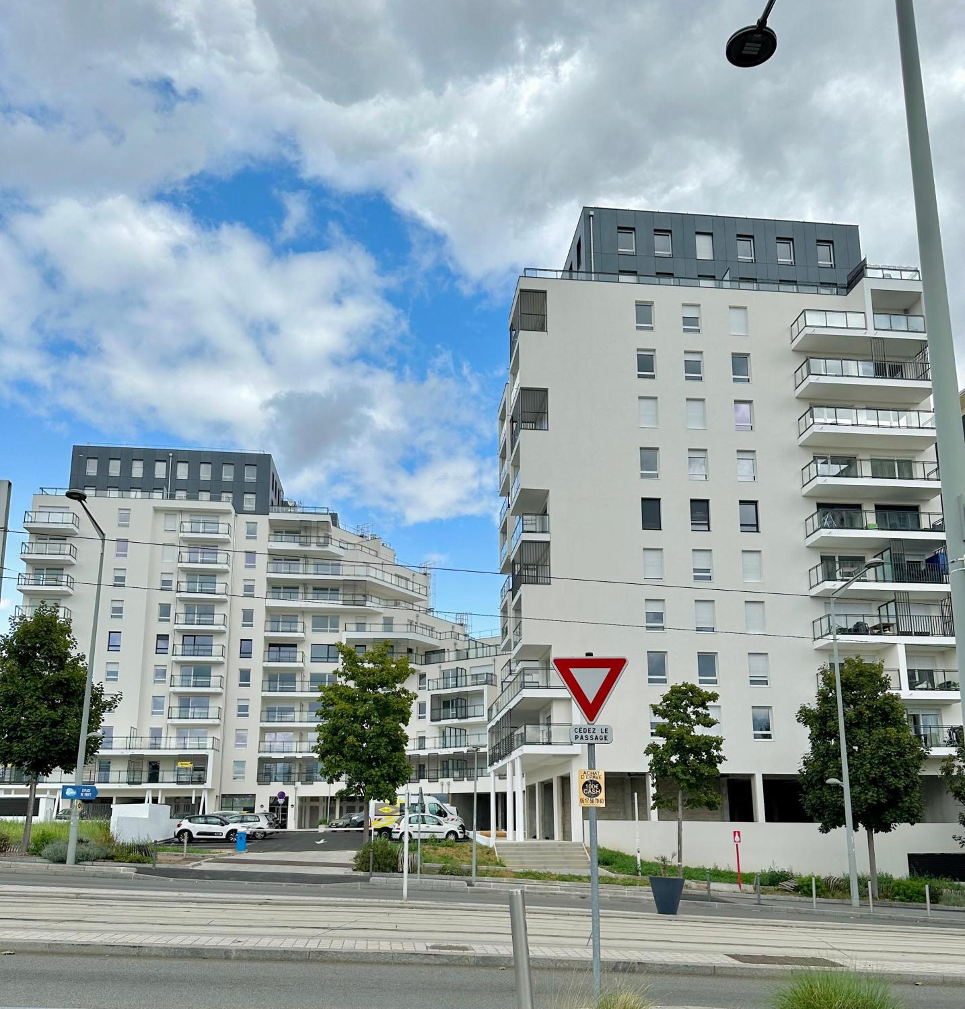 Agreable 2 Pieces Avec Balcon Et Parking Transports By Immo Kit Bnb Sarcelles Exterior foto